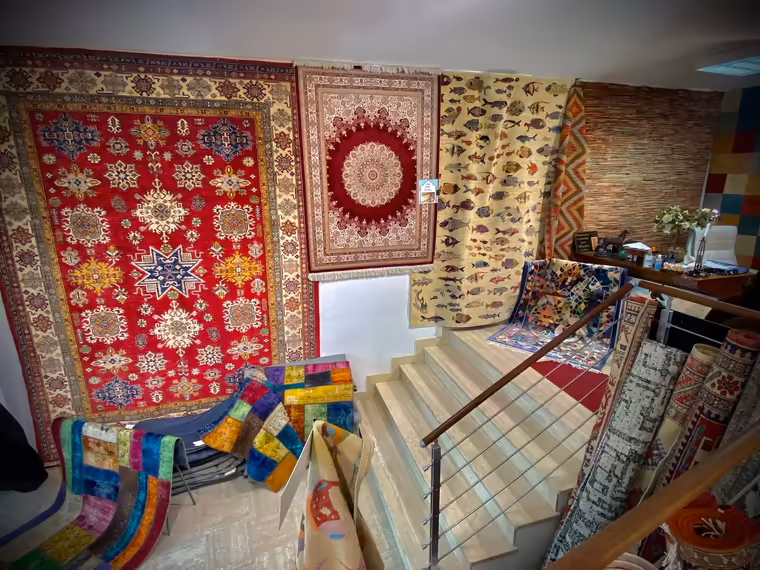 Tapis d'Orient exposé dans la galerie Merveilles d'Orient 1
