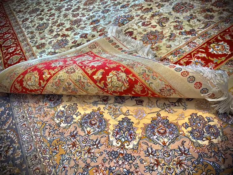 Tapis d'Orient exposé dans la galerie Merveilles d'Orient 5