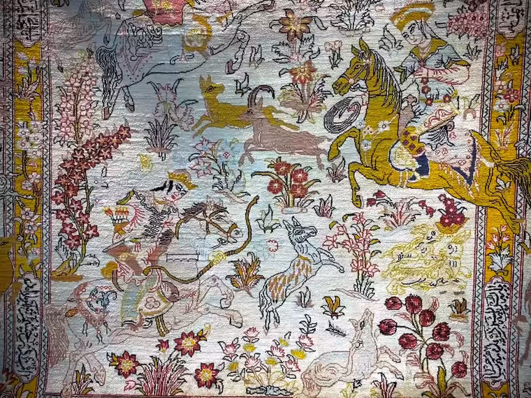 Tapis d'Orient exposé dans la galerie Merveilles d'Orient 3