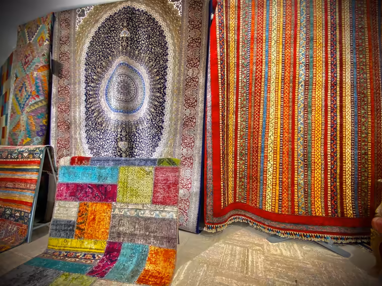 Tapis d'Orient exposé dans la galerie Merveilles d'Orient 16