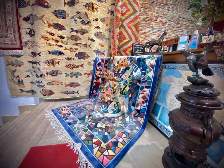 Tapis d'Orient exposé dans la galerie Merveilles d'Orient 11