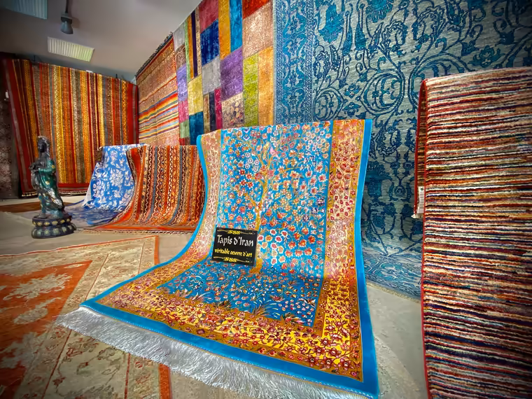 Tapis d'Orient exposé dans la galerie Merveilles d'Orient 15